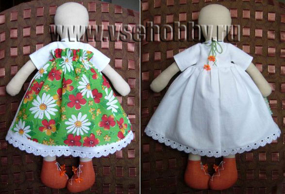 кукла из ткани в платье с фартучком